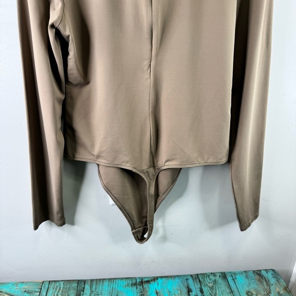 Aritzia Babaton Contour Mockneck Longsleeve Bodysuit in Clay Size 1x - Picture 10 of 15